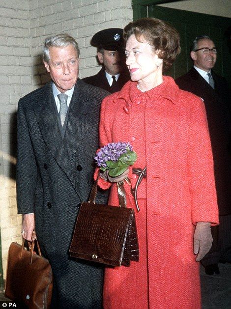 Edward Windsor, Duchess Of Windsor, Wallis Simpson, Edward Viii, Victoria Station, Monochrome Palette, King Edward, Cary Grant, British Monarchy