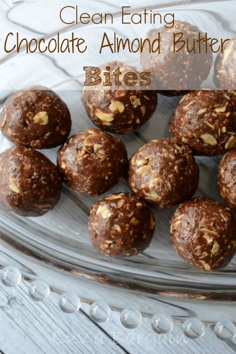 Clean Eating Chocolate Almond Butter Bites #recipe Almond Butter Oatmeal, Healthy Chocolate Peanut Butter, Butter Bites, Oatmeal Bites, Chocolate Almond Butter, Recipes Vintage, Chocolate Peanut Butter Fudge, Eating Chocolate, Disney Recipes