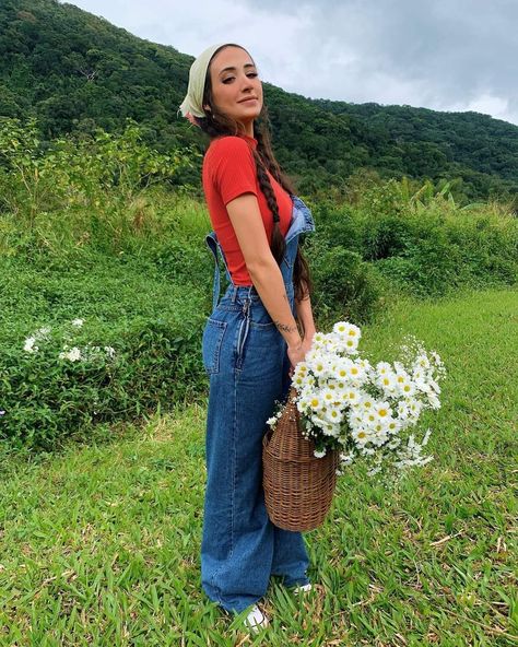 Women In Suspenders, Dungaree Outfit, Outfit Inso, Overalls Fashion, Ootd Women, Style Overalls, Farm Clothes, Girls Overalls, Gardening Outfit