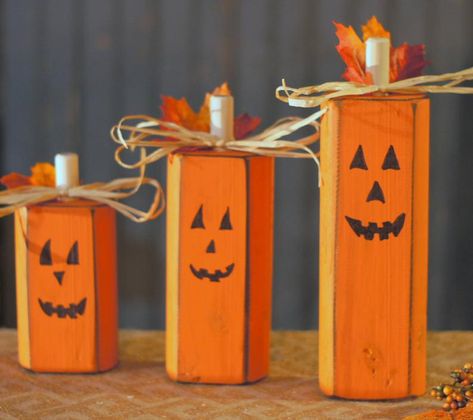 Pumpkins Panted, 4x4 Projects, 2x4 Crafts, Seasonal Decor Fall, Rustic Halloween Decor, Halloween Living Room, Hand Painted Pumpkin, Halloween Wood Crafts, Rustic Halloween