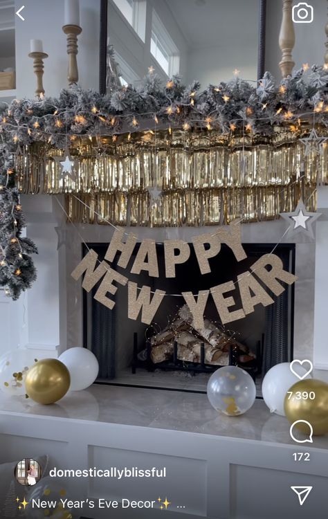 Nye Party Wall Decorations, Minimal New Years Eve Decor, Nye Fireplace Decor, New Years Photobooth Ideas, New Years Eve Mantle Decor, Simple New Years Decorations, Nye Home Decor, New Years Home Decorations, Nye Mantle Decor