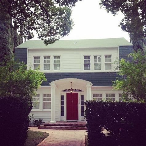 Pin for Later: 13 Scary-Awesome Horror Movie Homes That We'd Totally Live In A Nightmare on Elm Street House Movie, Cool Homes, Horror Style, A Nightmare On Elm Street, Horror House, Los Angeles Homes, Elm Street, Nightmare On Elm Street, Red Door