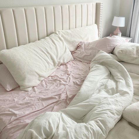 I'm trying to romanticize my mornings a bit more 🎀​​​​​​​​​
#Pink #Minimalist #PinkBedroom #PinkPilatesPrincess #PinkAesthetic Clean Pink Bedroom, Pastel Pink Bedroom Aesthetic, Pink Bedding Ideas, Pink Minimalist Bedroom, Minimalist Pink Bedroom, Pink Bed, Pink Minimalist, Pink Sheets, Beige Bed