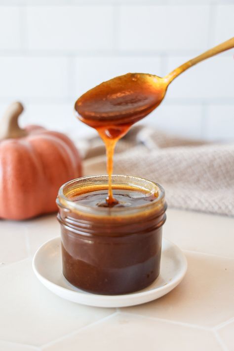 Pumpkin spice Infused maple syrup rEcipe Pumpkin Pie Syrup Recipe, Flavored Maple Syrup Recipes, Fall Simple Syrup, Infused Maple Syrup Recipes, Pumpkin Spice Syrup Recipe, Infused Maple Syrup, Homemade Pumpkin Spice Syrup, Maple Syrup Recipe, Pumpkin Pie Syrup