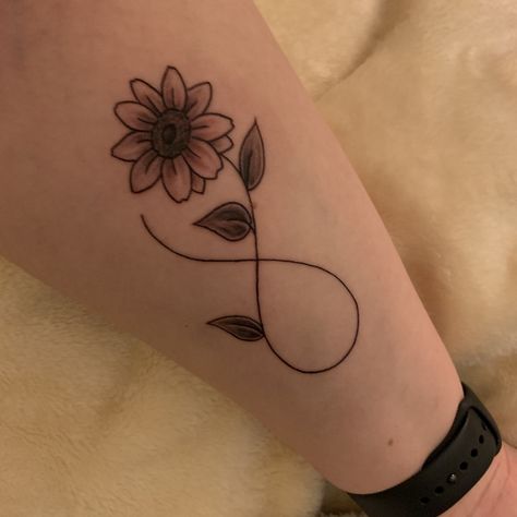 Mom Tattoo Ideas, Tattoos With Kids Names, Mom Tattoo, Infinity Sign, Sunflower Tattoo, Tattoos For Kids, Mom Tattoos, Love Tattoos, Infinity Tattoo