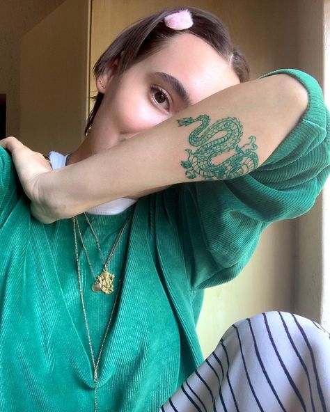 Zoey Sneedon on Instagram: “Intentionally matching my green dragon. Turns out, it’s difficult to get a picture that shows the full piece or the actual colour 🤦🏻‍♀️” Green Dragon Tattoo For Women, Jade Dragon Tattoo, Soft Dragon Tattoo, Emerald Green Tattoo, Green Tattoos For Women, Green Tattoo Ideas, Green Mythology Tattoo, Dark Green Tattoo, Dragon Tattoo Calf