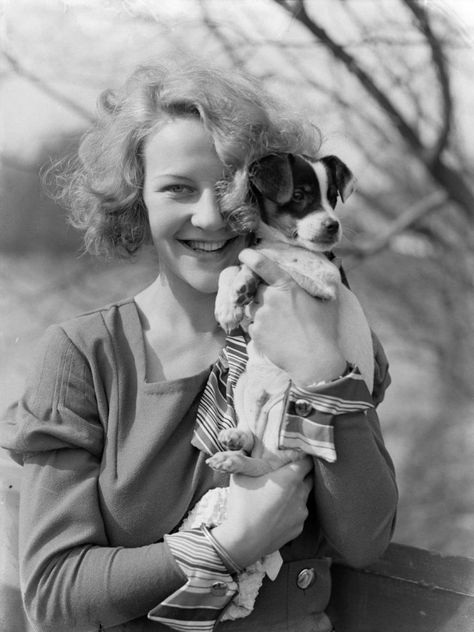 Holding Puppy, Cat Vs Dog, Rat Terriers, Dog Images, Beloved Dog, Vintage Dog, A Puppy, Jack Russell Terrier, Throwback Thursday