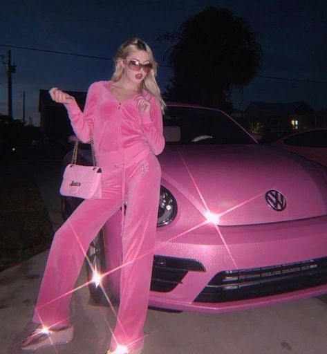 Y2k Hot Pink Outfit, Barbie Core Aesthetic Outfits, Barbie Core Aesthetic, Juicy Couture Aesthetic, Pink Outfits Aesthetic, Aesthetic Rosa, Barbiecore Aesthetic, Set Aesthetic, Pink Tracksuit