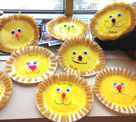 Paper plate lions with rotini Paper Plate Lion Craft For Preschool, Lion Plate Craft, Lion Paper Plate Craft, Lion Craft Preschool, Paper Plate Lion, Zoo Activities Preschool, Zoo Crafts, Lion Craft, Preschool Art Projects