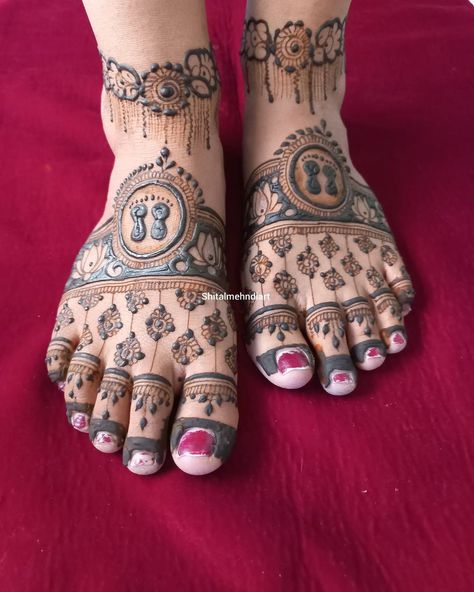 hennainspiration #hennalookbook #bridalhennadesign #ganesha #weddingmehandi #wedddingideas#Wedmegood #weddingsutra #wedingdress #bridalmarket #hennatattoo #mehnditatto #bridalmehendi #mehndirajkot #mehndimorbi #heena_artist #heenaart #bridalwear #mehndidance #mehndidesign #mehndidecor #sabyasachibride #weddingwire #bridalhairstyles #mehndiinspire #manishmalholtra #indianbride #bigfatindianwedding #indian #indianmehndi Baby Shower Legs Mehndi Design, Kanku Pagala Mehndi Designs, Kankupagla Mehndi Design, Kanku Pagla Mehndi For Leg, Kanku Pagla Mehndi For Hand, Kanku Pagla Mehndi, Latest Mehndi Designs Wedding, Leg Mehendi, Leg Mehendi Design