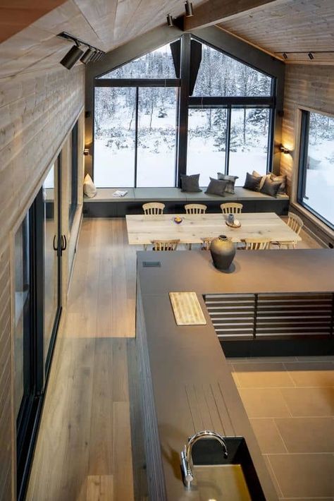 Nordic Cabin Interior, Modern Nordic House, Nordic House Interior, Nordic Furniture Design, Mountain Interior Design, Nordic Cottage, Nordic Cabin, Norway House, Scandinavian Cabin