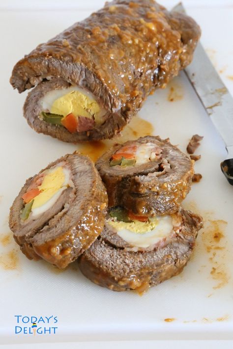 Morcon recipe is a savory Filipino beef roll with fillings such as bacon, sausages or hotdogs, hard boiled eggs, sweet pickles or dill and carrots. New Year's Eve Food, December Food, Pickled Sausage, Filipino Recipe, Pinoy Recipes, New Years Eve Food, Beef Roll, New Years Eve Dinner, Potted Beef