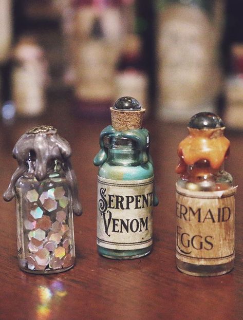 Small Vial Crafts, How To Wax Seal A Bottle, Miniature Potion Bottles Diy, Spooky Potion Bottles, Tiny Potion Bottles, Potion Bottle Ideas, Mini Potion Bottles Diy, Samhain Bonfire, Beading Keychain