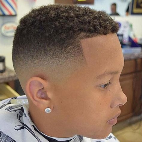 Mid Skin Fade with Shape Up and Short Curls Hairstyles For Teenage Guys, Black Boy Hairstyles, Boys Fade Haircut, Black Boys Haircuts, Short Fade Haircut, Low Fade Haircut, Teenage Guys, Black Men Haircuts, American Hairstyles