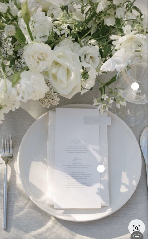 Timeless Simple Wedding Decor, White And Neutral Wedding Decor, Wedding Table Details Place Settings, Timeless Elegant Wedding Flowers, Wedding Dinner Plates Place Settings, Wedding Dinner Table Setup, Wedding Table Settings Modern, Sophisticated Garden Wedding, Timeless Wedding Place Setting