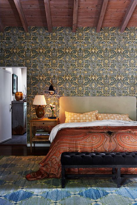 Designer duo Nickey Kehoe concoct an old-world haven for celebrated cook Suzanne Goin. #traditionalbedroom #colorfulinteriors #elledecor Nickey Kehoe Bedding, Nicky Kehoe Interiors, Elle Decor Bedroom, Scotland House, House Styling Interior, Background Bedroom, Hollywood Hills Homes, Living Room 2024, House Styling