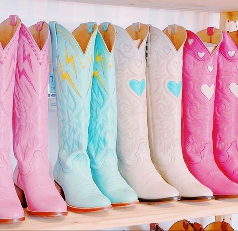 Cute Cowgirl Boots, Mick Schumacher, Dr Shoes, Preppy Shoes, Preppy Southern, Cowgirl Aesthetic, Country Concert Outfit, Concert Fits, Shoe Inspo