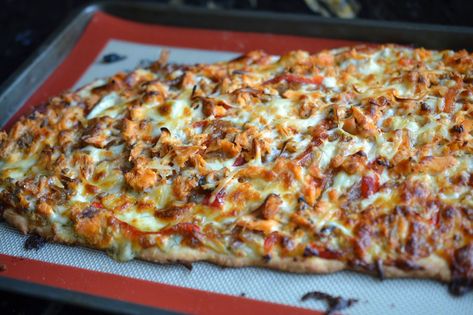 Salmon Flatbread Pizza, Salmon Flatbread, Salmon Pizza, Canned Salmon, Red Salmon, Flatbread Recipes, Flatbread Pizza, Delicious Pizza, Healthy Chicken Recipes