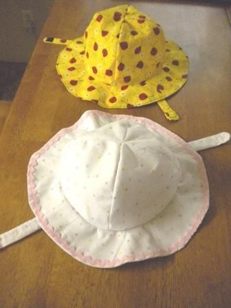 Woohoo! I am so excited to share with you this free pattern I designed for a baby or toddler summer sun hat. I love this project because it is quick and easy to do, plus I love anytime a pattern us... Baby Summer Hat, Beach Craft, Toddler Sun Hat, Sewing Hats, Hat Patterns Free, Fashion Design For Kids, Diy Bebe, Hat Patterns To Sew, Kids Sewing