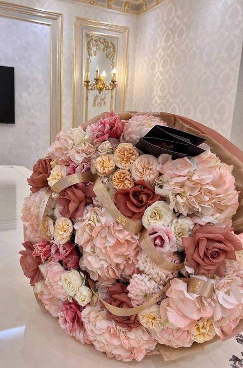 Instagram Mom, Mom Of 3, Bouquet Of Flowers, Flowers Bouquet, Ruffles, Ukraine, Miami, Instagram Profile, Flowers