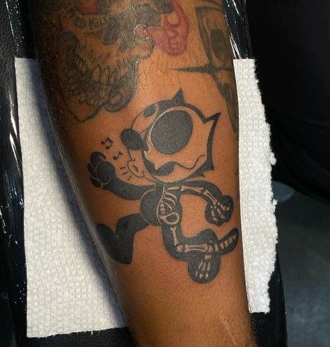 Felix the cat 🖤 Booking for October! ☻ DM to set up your next appointment ☻ ♡ ♡ ♡ ♡ ♡ ♡ ♡ ♡ #tattoo #tat #tatted #tattooartist #houstontattooartist #houstontattoos #houstontattoo #tattooreels #reels #reel #tattooreel #cypresstattoo #katytattoos #bishoprotary #bishoprotarymachine #dynamicink #allegoryink#femaletattooartist #katytattoo #customtattoo #customtattoos #flashtattoo #tattooflash #tattooinspo #fyp #foryou #explore #explorepage Felix The Car Tattoo, Felix The Cat Clock Tattoo, Felix Cat Tattoo, Felix The Cat Tattoo, Childhood Cat Tattoo, Houston Tattoos, Cat Tattoos Meme, Felix The Cat, Felix The Cats