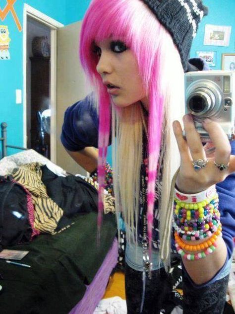 Amber Katelyn Beale Scene Girl 2000s, Emo 2000, Cringe Culture, Emo Scene Girls, Hair Tumblr, Emo Hairstyles, 2000s Scene, Scene Aesthetic, Emo Scene Hair