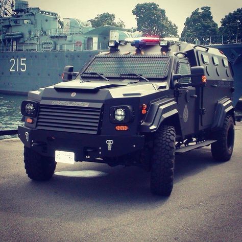 SWAT TRUCK Swat Truck, Executive Protection, Police Truck, Dream Jobs, Luxury Cars Rolls Royce, Swat Team, Armoured Vehicles, Armored Truck, Federal Law Enforcement