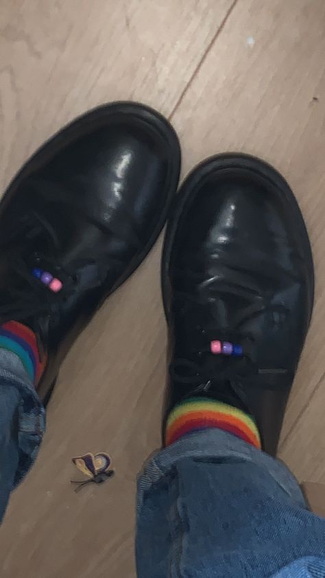 Beaded Doc Martens, Doc Martens Beads, Doc Martens Laces Style, Manic Pixie, Rainbow Socks, Doc Martens Boots, Doc Martin, Cute Jokes, Random Ideas