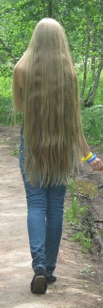 Unlayered Hair, Choppy Layered Hair, Layered Hair Cuts, Long Hair Pictures, Really Long Hair, Different Hair Types, Hair Locks, Super Long Hair, Long Hair Girl