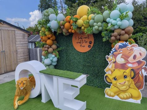 Lion Themed Birthday Party Decorations, Lion King Birthday Party Decorations, The Lion King Birthday Party Ideas, Simba Birthday Decorations, Lion King Balloon Garland, Lion King Theme Party 1st Birthdays, Simba Decorations Party Ideas, Lion King Decorations, Simba Party Decorations