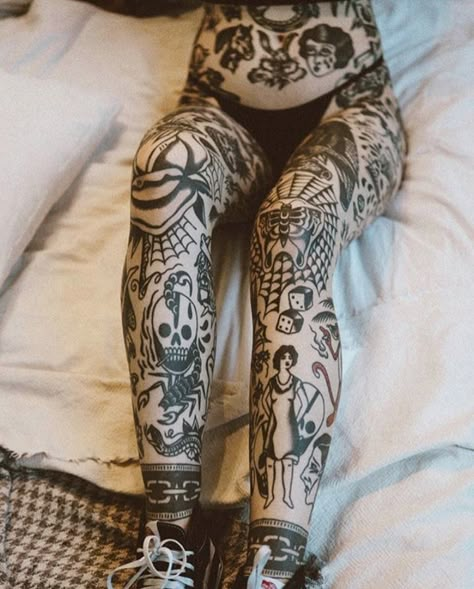 Black And Grey Traditional, Knee Tattoos, Old School Tattoo Designs, Traditional Tattoo Art, Knee Tattoo, Classic Tattoo, Time Tattoos, Dope Tattoos, Blackwork Tattoo