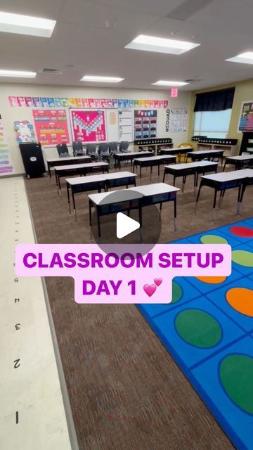 Teacher Table Ideas, Organized Classroom Elementary, Tiny Classroom Setup, Kindergarten Classroom Setup Layout, Small Classroom Setup Layout, Teacher Desk Setup, Diy Table Caddy Classroom, Teacher Desk Area Classroom Setup, Seating Arrangements Classroom Elementary Student Desks