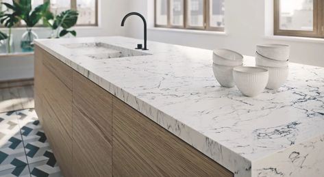 White Attica from Caesarstone's Whitelight Collection installed on a kitchen countertop. Scroll down to find out more White Attica Caesarstone, Grey Quartz Countertop, Caesarstone Countertop, Countertop Colours, White Quartz Countertop, Countertop Materials, Marble Granite, Quartz Countertops, Kitchen Counter