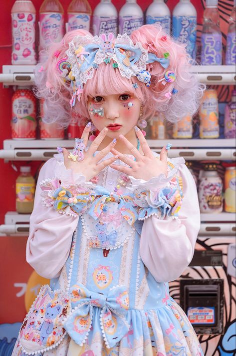 Japanese Pastel Fashion, Decora Outfits Pastel, Harajuku Poses, Pastel Harajuku Fashion, Decora Fashion Aesthetic, Decora Kei Aesthetic, Harajuku Style Outfits, Decora Fashion Outfits, Harajuku Decora Kei