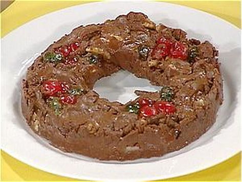 5 Min Fudge, Edible Wreath, Wreath Recipe, Rachel Ray Recipes, Christmas Brunch Recipes, Christmas Fudge, Rachel Ray, Christmas Foods, Vegetarian Cake