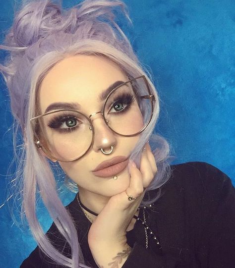 @αυвreyтαтe_ ☾♡ Goth Glasses, Retro Sunglasses Men, Silver Wigs, Bridge Piercing, Retro Eyeglasses, Aviator Eyeglasses, Lavender Hair, Feb 13, The Frame