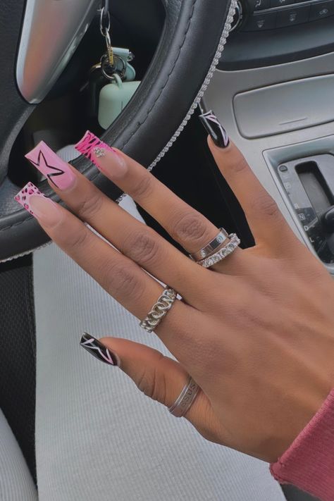 Colorful Nail Inspo Acrylic, Bapesta Nails Designs, Baddie Nails Acrylic Pink And Black, Jordan Nails, Pink And Black Crocodile Nails, Y2k Nail Ideas, Black And Pink Airbrush Nails, Y2k Nails Acrylic Pink And Black, Sqaure Nails