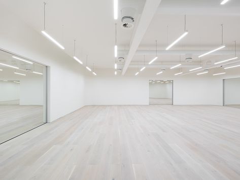 #dance #ballet #sport #clean #fresh Kpop Dance Practice Room, Practice Room Aesthetic, Dance Practice Room Aesthetic, Dance Practice Room, Kpop Dance Practice, Dance Studio Design, Dance Studio Decor, Home Dance Studio, Practice Room