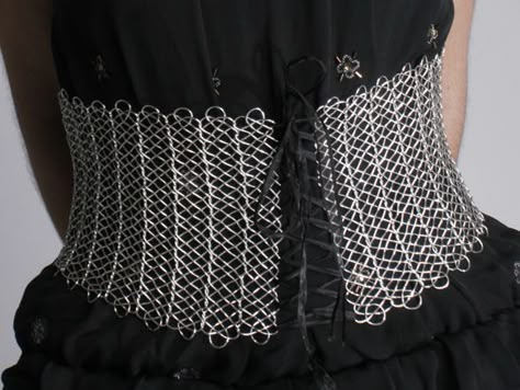 new look corset pattern | There are some other pictures of this, and of her in another costume ... Chain Maille Clothing, Chainmail Clothing Diy, Chainmail Corset, Chainmail Belt, Wire Corset, Corset Pattern Drafting, Fancy Knots, Chainmail Clothing, Chainmail Patterns