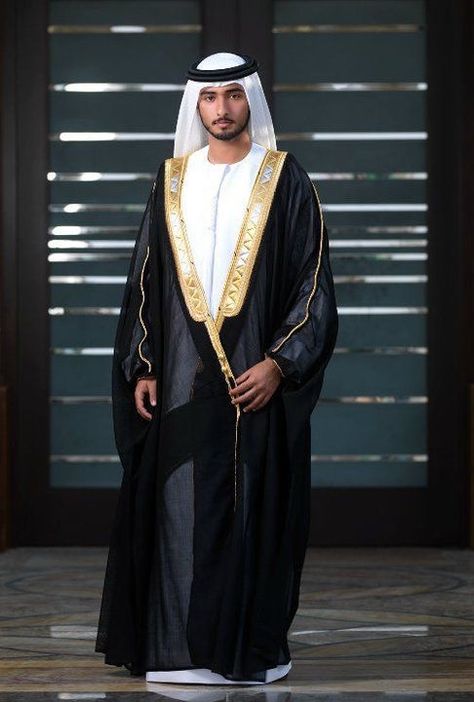 Arabian Men, Dubai Sheikh, Arabic Outfit, Middle Eastern Clothing, Saudi Men, Middle Eastern Men, Arab Men Fashion, Men's Business Outfits, Dress Name