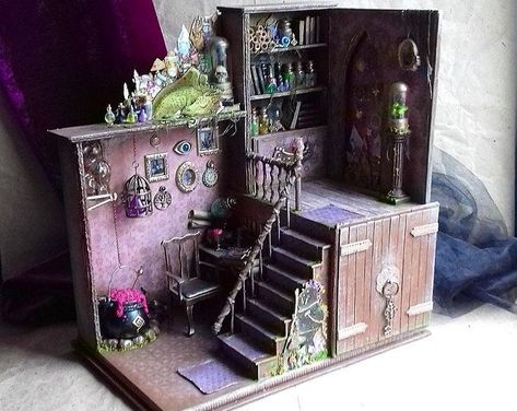 Room Box Miniatures, Haunted Dollhouse, Halloween Miniatures, Haunted Dolls, Dollhouse Miniatures Diy, Miniature Rooms, Miniature Diy, Miniature Houses, Miniature Crafts