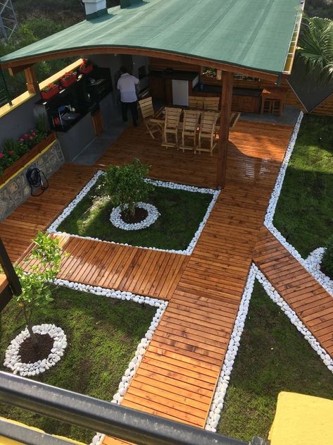 Wooden Deck, Pallet Patio, Outdoor Diy Projects, Backyard Diy Projects, Outdoor Decor Backyard, Outdoor Backyard, Diy Landscaping, Backyard Projects, Small Backyard Design