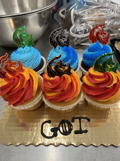 Dnd Cupcakes, Dungeons And Dragons Cupcakes, Goblet Of Fire Themed Food, Dragon Cupcakes For Kids, Wings Of Fire Party Food, Dragon Cupcakes Easy, Wings Of Fire Birthday Party, Wings Of Fire Cupcakes, Dragon Dessert