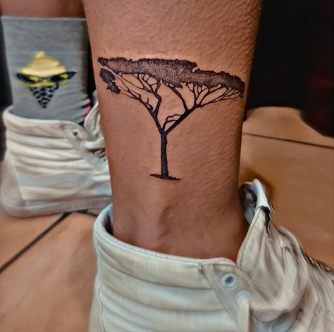 Vachellia (Acacia) tortilis - Umbrella thorn tattoo @humdingeremporium Thorn Tree Tattoo, Jungle Tree Tattoo, African Tree Tattoo, Acacia Tree Tattoo, Acacia Tattoo, South Africa Tattoo, Glass Cathedral, Thorn Tattoo, Bali Tattoo