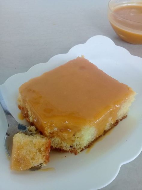 Cake With Caramel Sauce, Cake With Caramel, Butterscotch Sauce, I'm Fat, Plain Cake, Coconut Candy, Square Pan, Caramel Topping, Cupcake Icing