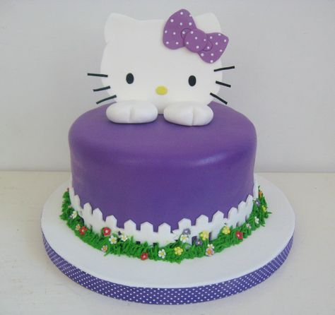 Hello Kitty Cake - purple Torta de Hello Kitty - violeta Purple Hello Kitty Cake, Disney Cake Pops, Hello Kitty Fondant, Bolo Da Hello Kitty, Birthday Cale, Bloxburg Bedroom Ideas, Ladybug Cupcakes, Cake Purple, Bloxburg Bedroom