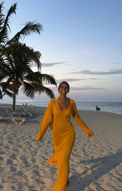 Island Fits, Modest Beach Outfit, Dubai Outfits Ideas, Aina Simon, Island Vacation Outfits, Outfit Ideas Modest, Holiday Outfits Beach, Jamaica Outfits, Modest Bathing Suit