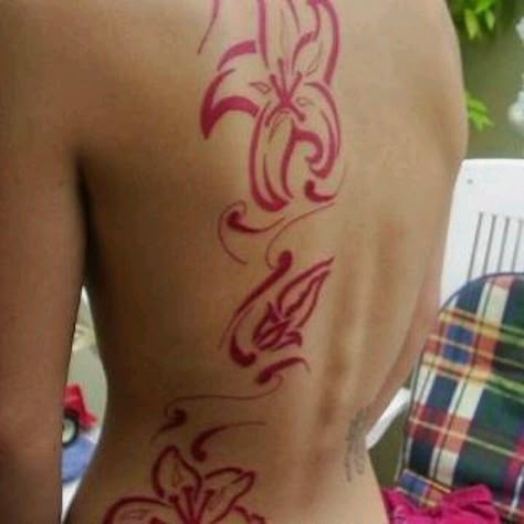 Really like.. Hibiscus Back Tattoo For Women, Flower Tattoos For Women Colorful, Red And Purple Tattoo, Hibiscus Flower Back Tattoos, Colorful Womens Tattoos, Side Back Tattoo Women, Red Tattoo On Black Women, Red Tattoos For Women, Red Back Tattoo