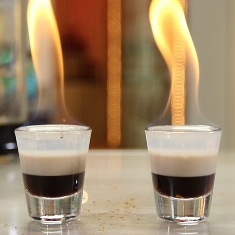 If you're looking for a beautifully layered flaming shot, you need to check out this Flaming Pumpkin Pie Shot. This crazy Goldschläger shot mixes up coffee liqueur, Irish cream, Goldschläger, and pumpkin pie spice, and is perfect as a little hot autumn cocktail. Pumpkin Pie Drink, Flaming Cocktails, Flaming Shots, Fall Shots, Flaming Drinks, Layered Shots, Autumn Cocktail, Cinnamon Schnapps, Cocktail Inspiration