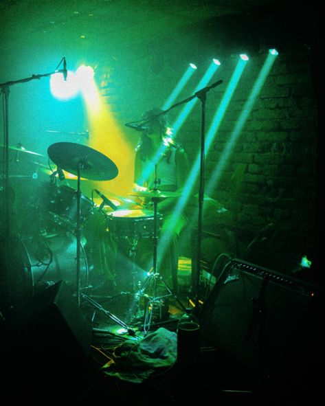 Girl band drummer music photographer Music Scene Aesthetic, Underground Concert Aesthetic, Underground Music Aesthetic, Underground Concert, Punk Moodboard, Nail Background, Underground Living, Punk Concert, Concert Venues